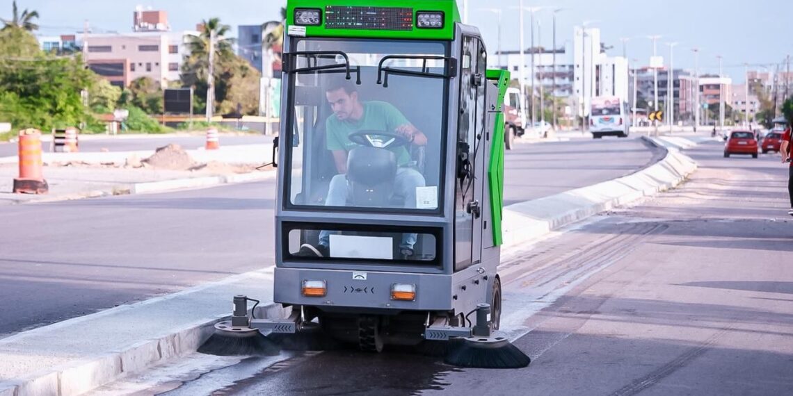 Prefeitura de Cabedelo troca empresa de limpeza urbana e inicia mutirão nos bairros