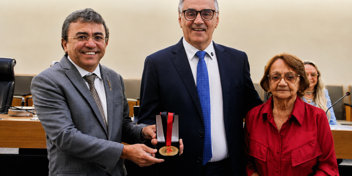 ALPB homenageia ex-prefeito de Cajazeiras Zerinho Rodrigues e o empresário José Arlan