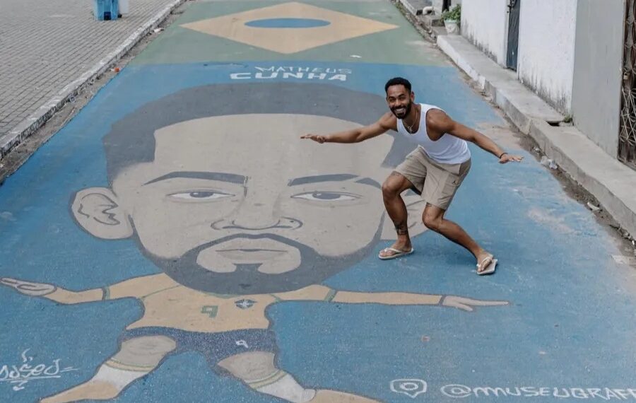 Em meio ao destaque pós-Copa, Matheus Cunha curte férias em João Pessoa