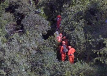 Helicóptero cai em área de mata na Vista Chinesa e quatro pessoas morrem