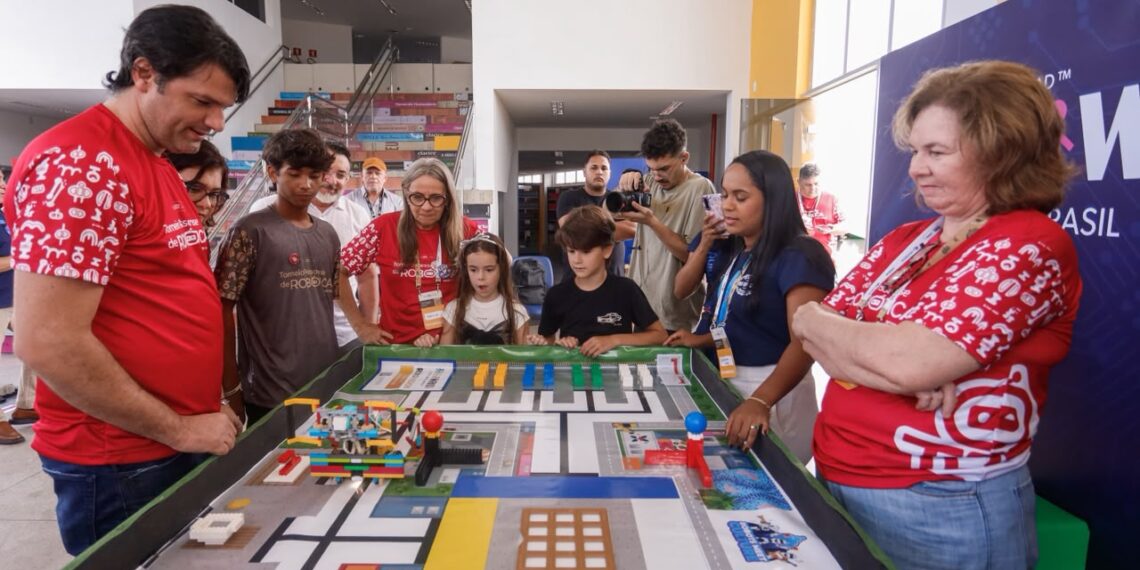 Leo Bezerra destaca que João Pessoa é referência nacional em tecnologia durante Torneio Pessoense de Robótica