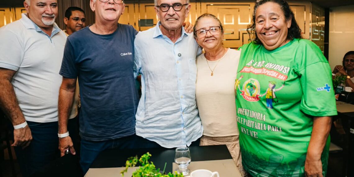 Cícero se reúne com agentes de saúde e de combate à endemias de 30 municípios, recebe apoio e reforça compromisso com categoria