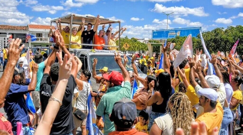Lucas inicia 3º dia de caravana em Zabelê e São Sebastião do Umbuzeiro, reforçando presença no Cariri