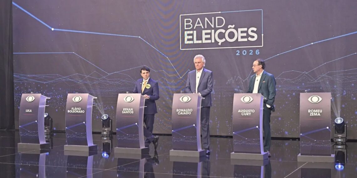 1º debate presidencial é marcado por ataques aos ausentes Lula e Flávio Bolsonaro