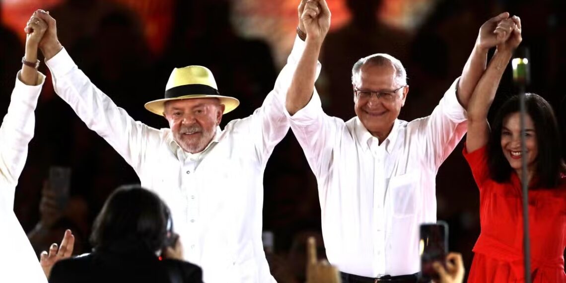 PT oficializa Lula como candidato à Presidência em busca do 4º mandato