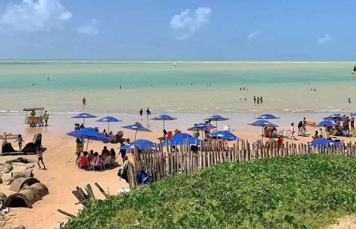 Comerciantes que queiram trabalhar com aluguel de mesas, cadeiras e guarda-sóis em João Pessoa devem se cadastrar a partir desta quarta