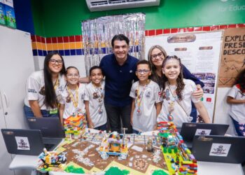 Leo Bezerra premia alunos vencedores do Torneio Pessoense de Robótica que representarão João Pessoa em competições nacionais e regionais
