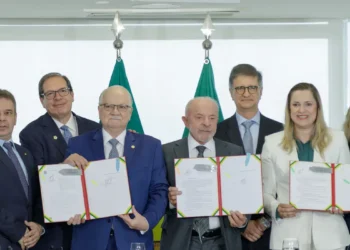 Durante debate, Cícero Lucena garante UEPB em Cajazeiras e garante ativação de estação de tratamento abandona pelo Governo em São José de Piranhas