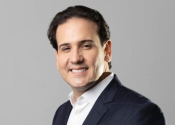 André Amaral Filho assina compromisso com empreendedores para lutar contra impostos