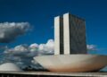CCJ do Senado aprova PEC que acaba com escala 6×1; proposta segue para o Plenário