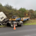 Motorista fica ferido após caminhão sair da pista e tombar na BR-230, em Campina Grande