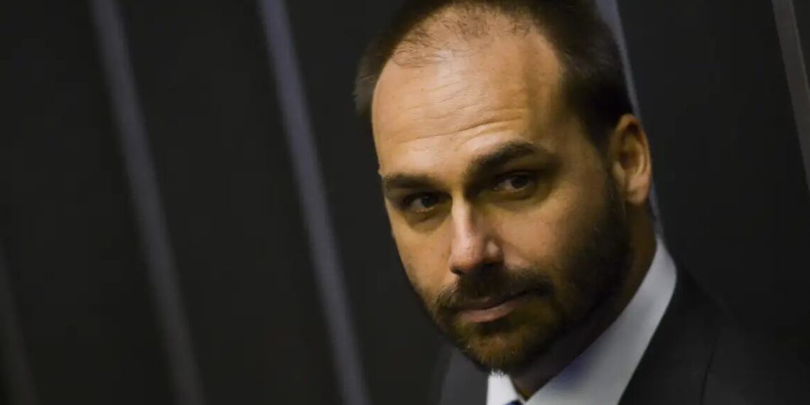 Ministério da Justiça demite Eduardo Bolsonaro por abandono de cargo