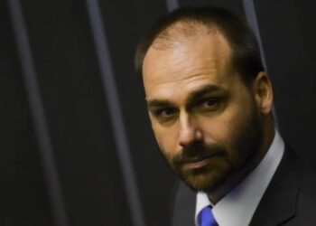 Ministério da Justiça demite Eduardo Bolsonaro por abandono de cargo