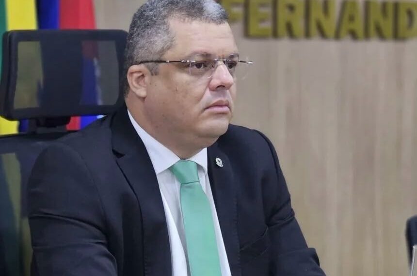TJPB já tem maioria para manter Edvaldo Neto afastado do cargo, mas defesa recorre a manobra e adia julgamento