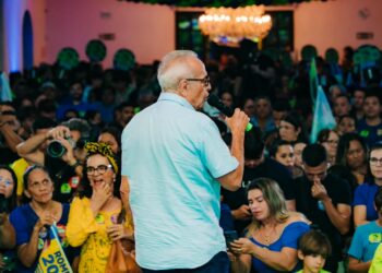 Evento superlotado mostra força de Cícero em Campina ao lado de Tovar e Romero
