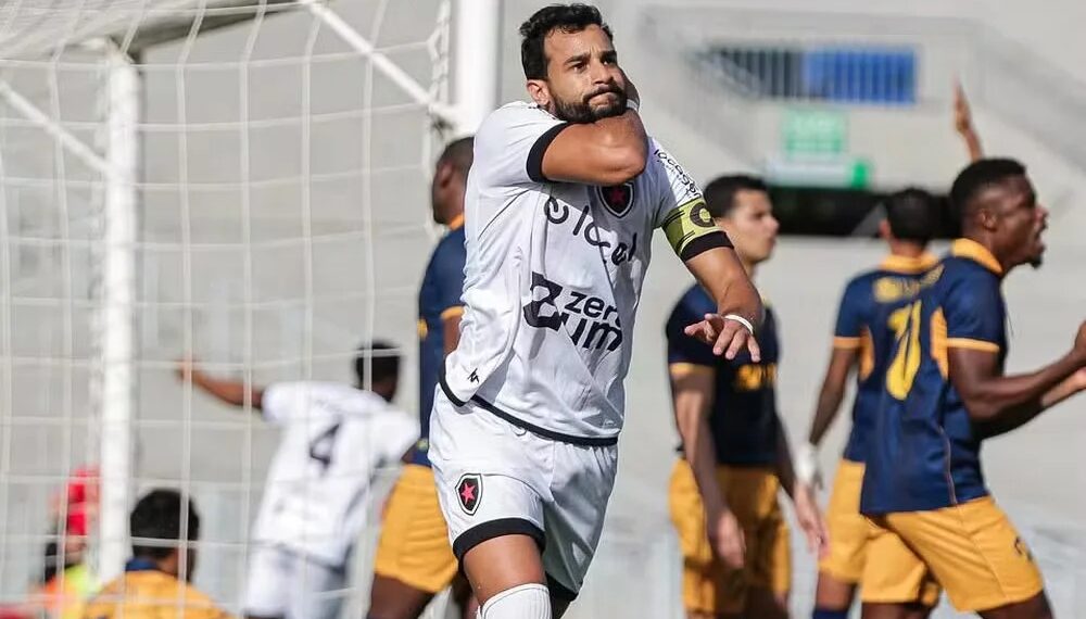 Botafogo-PB rescinde contrato com Henrique Dourado a duas rodadas do fim do quadrangular