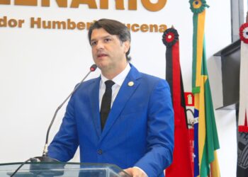 Leo Bezerra pressiona por solução para LUOS e anuncia diálogo com Sinduscon e vereadores