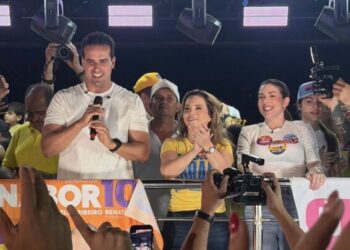 Ao lado da prefeita Karla, Lucas encerra Caravana “Daqui pra Melhor” com grande comício e multidão no Conde