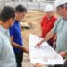 Leo Bezerra acompanha retomada das obras e prevê entrega do Mercado do Rangel em seis meses