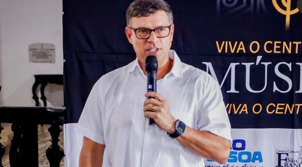 TCE-PB intima ex-prefeito de Cabedelo, Vitor Hugo, para explicar pagamentos a médicos