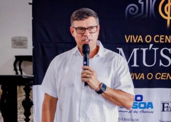 TCE-PB intima ex-prefeito de Cabedelo, Vitor Hugo, para explicar pagamentos a médicos