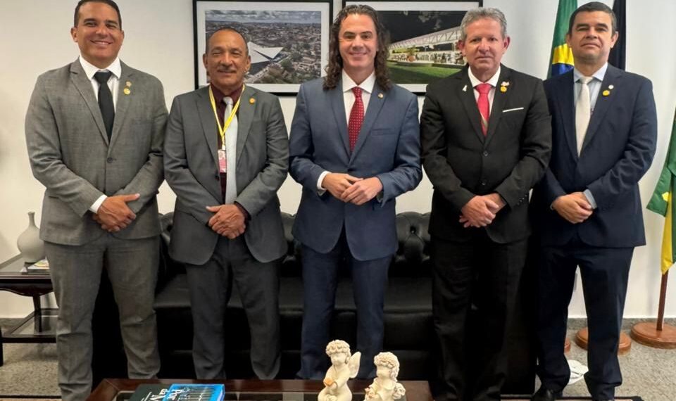 Veneziano recebe membros da Polícia Militar e Bombeiros da Paraíba e confirma apoio à PEC da Segurança Pública