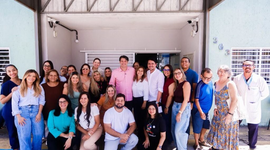 Em visita ao Centro de Doenças Raras, Leo Bezerra destaca pioneirismo em exames de sequenciamento genético