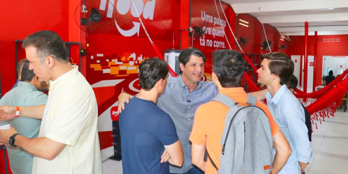 Leo Bezerra celebra inauguração de ponto de apoio para entregadores por aplicativo em João Pessoa