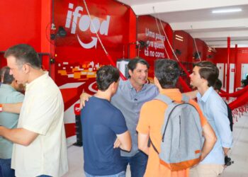 Leo Bezerra celebra inauguração de ponto de apoio para entregadores por aplicativo em João Pessoa