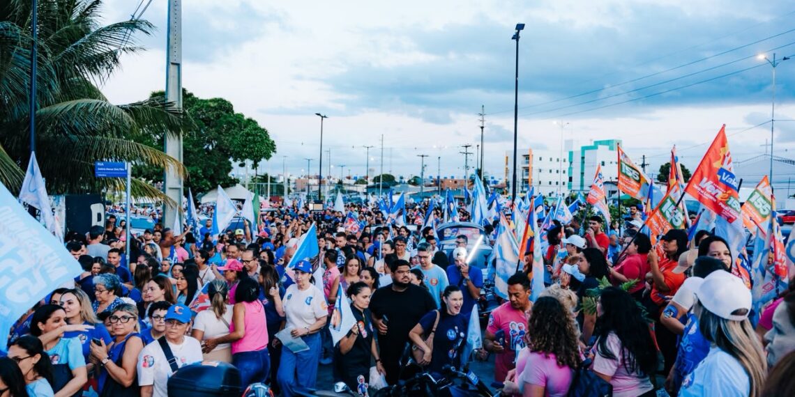 Multidão acompanha Cícero na Caminhada das Mulheres e candidato se compromete com políticas de saúde, segurança e geração de renda para o público feminino