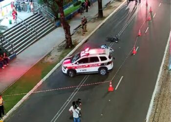 Homem morre após ser atropelado por ônibus enquanto pilotava bicicleta motorizada em João Pessoa