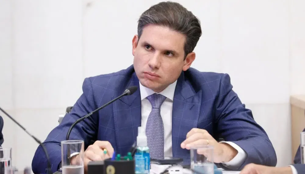 Hugo Motta pede à “Folha” para “deixar para depois” o caso Master