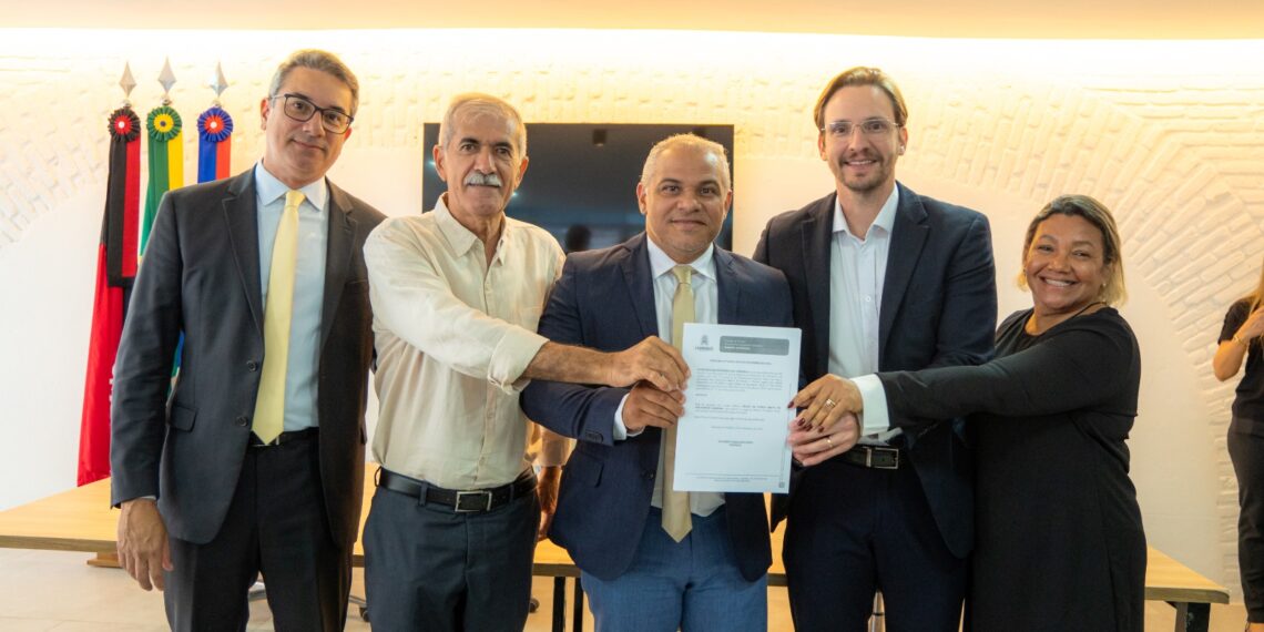 Prefeitura de Cabedelo empossa novos servidores aprovados em concurso público para a área da Saúde