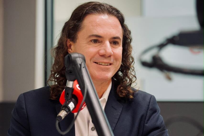 Justiça concede direito de resposta a Veneziano e determina correção de manchete da Folha