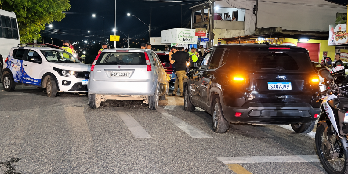 Motorista embriagado provoca acidente com quatro veículos e deixa duas pessoas feridas em Mangabeira, em João Pessoa