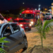 Caminhão carregado de galinhas capota em Logradouro, na Paraíba, e motorista fica preso às ferragens