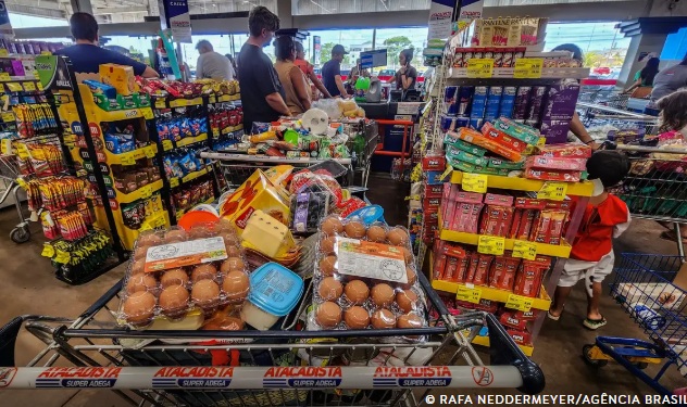 Consumo de alimentos cresce após proibição das bets no país, diz Abras