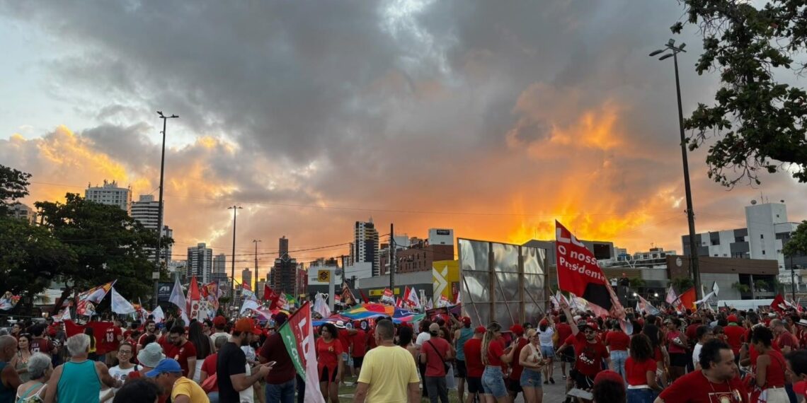 Apoiadores de Lula realizam atos de campanha neste domingo na Paraíba