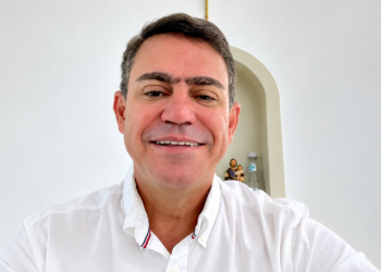 Dinho diz que decisão do TSE fortalece candidatura e convoca militância