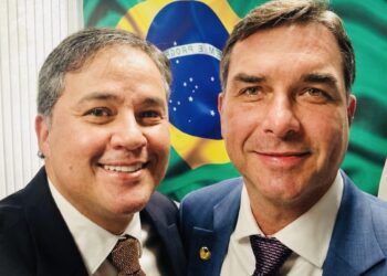 Edney Oliveira aponta Efraim Filho como possível nome para presidir o Senado em eventual vitória de Flávio Bolsonaro
