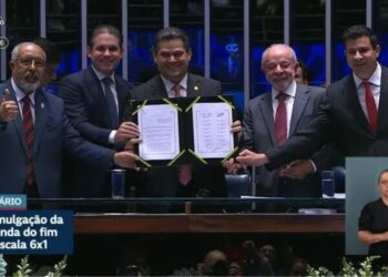 PEC da escala 6×1 é promulgada com Lula, Hugo Motta e Alcolumbre