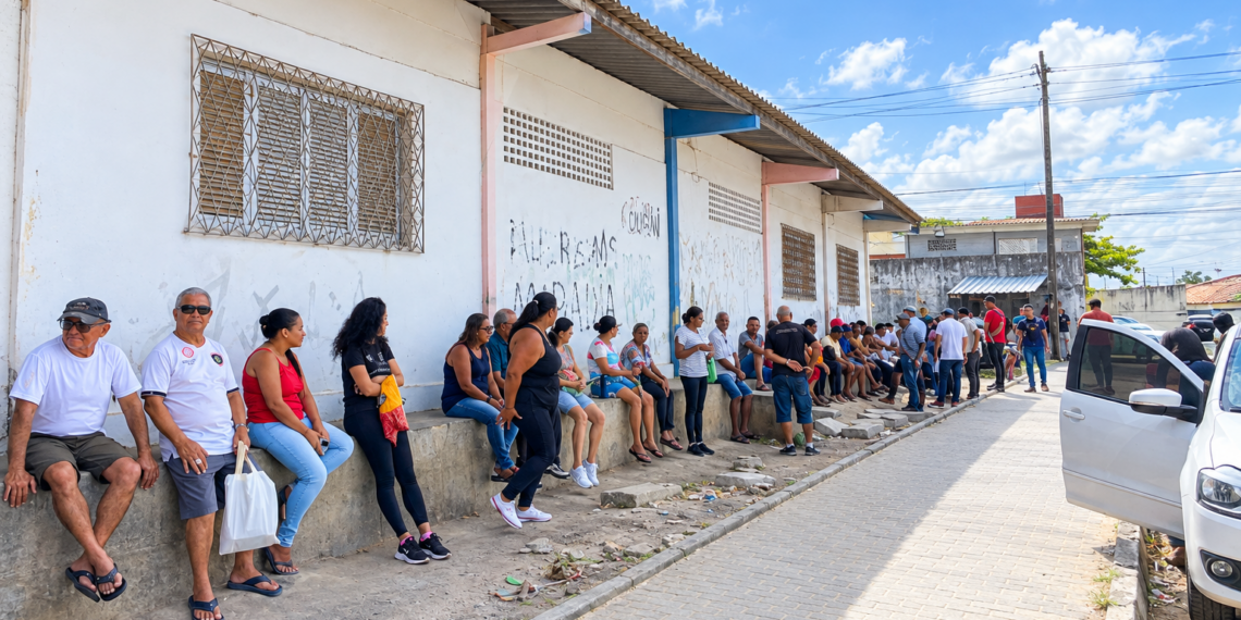 Paraibanos aguardam abertura dos locais de votação neste domingo (25)