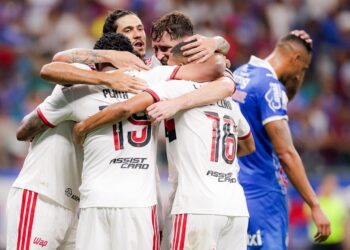 Flamengo vence o Bahia por 3 a 0 e reassume a liderança do Brasileirão com 67 pontos