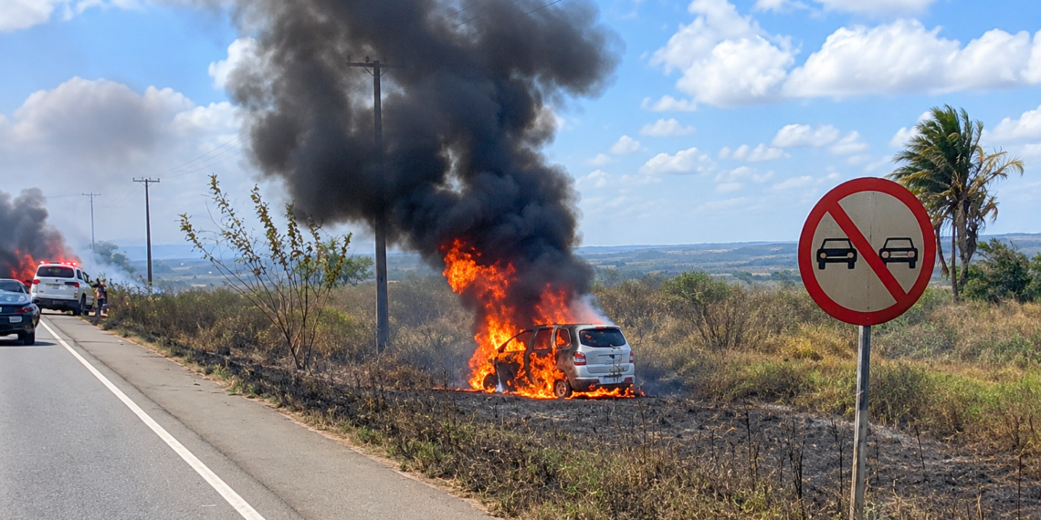 Incêndio às margens da PB-034 provoca colisões e destruição de veículos em Alhandra
