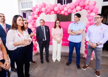 Leo Bezerra lança medalha para incentivar atendimento humanizado e reforça ações preventivas do Outubro Rosa