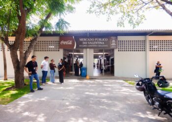 Leo Bezerra entrega Mercado do Valentina com estrutura completa e áreas de convivência para a população