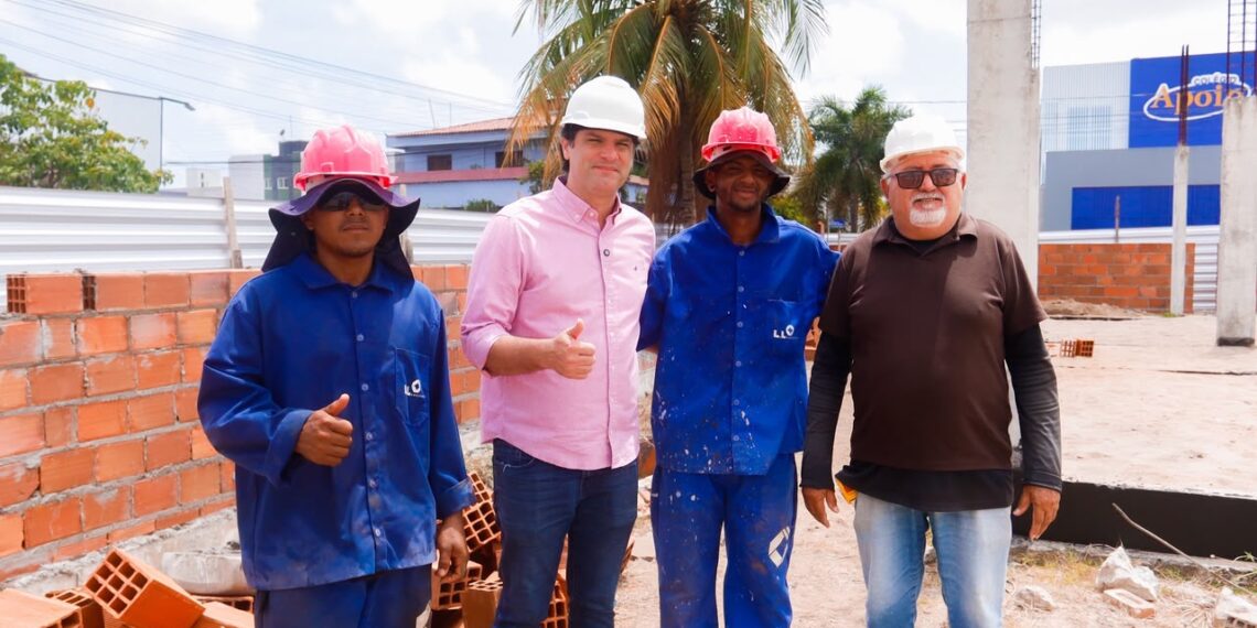 Leo Bezerra inspeciona construção de Ninho do Saber no Jardim Cidade Universitária e celebra ritmo de obras em 13 unidades de ensino