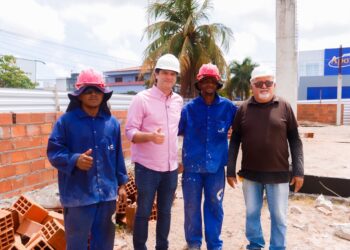 Leo Bezerra inspeciona construção de Ninho do Saber no Jardim Cidade Universitária e celebra ritmo de obras em 13 unidades de ensino