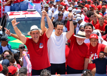 ‘O Nordeste não foge à luta e está com Lula’, diz Lucas em ato em Natal, no RN