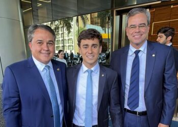 Efraim Filho reúne lideranças do PL em Brasília e anuncia novo retorno de Flávio Bolsonaro à Paraíba